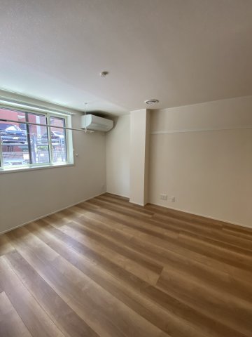 地下鉄長堀鶴見緑地線 谷町六丁目駅 徒歩3分 5階建 築1年の居間写真