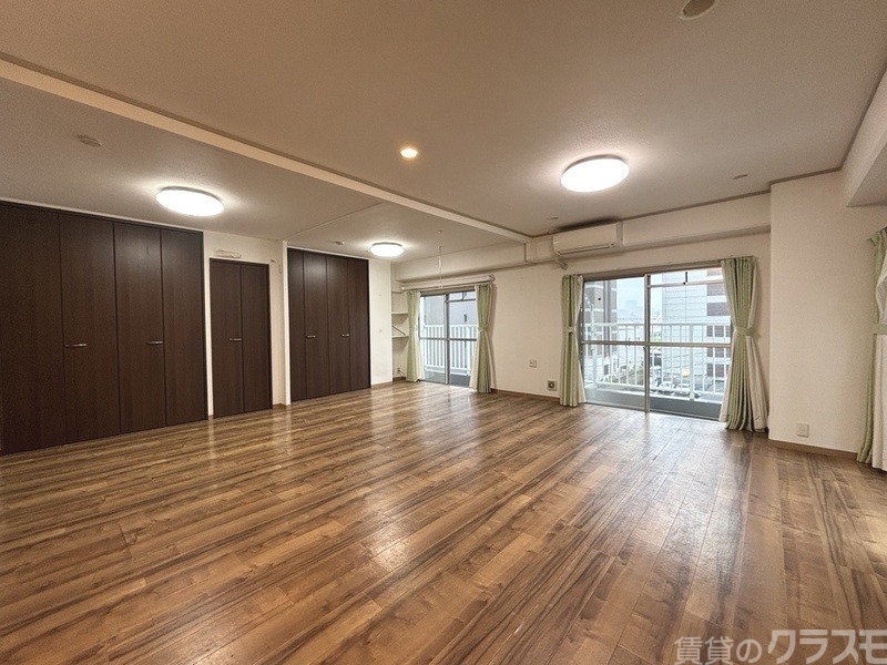 居室・リビング　窓もあるから換気バッチリなお部屋☆