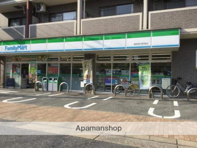 コンビニ　ファミリーマート（コンビニ）まで111m