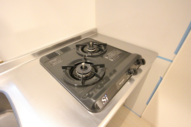 その他設備　キッチン　2口コンロ完備　同物件別号室参考写真。
