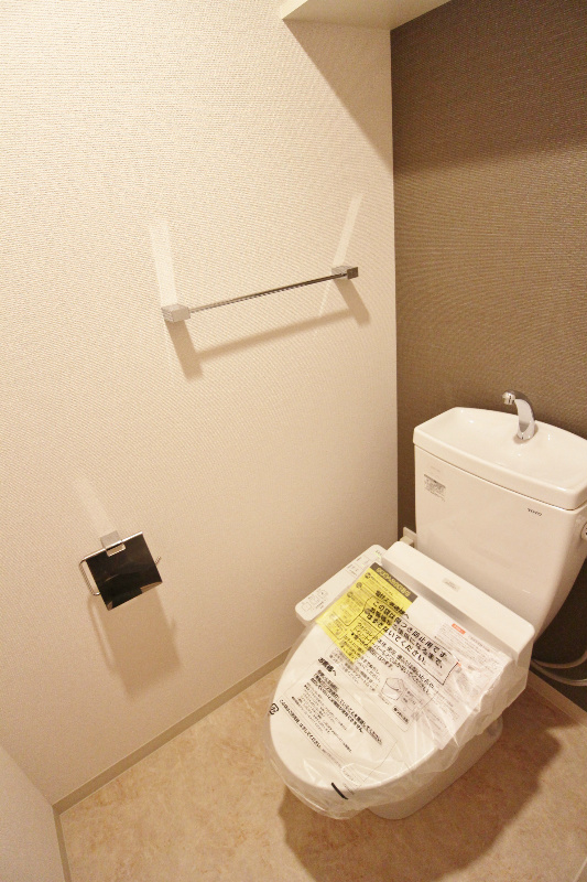 トイレ　トイレ　ウォシュレット機能付　同物件別号室参考写真。