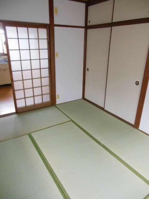 居室・リビング　【和室】※同物件別部屋の写真です。