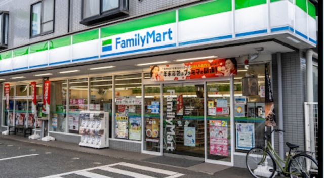 コンビニ　ファミリーマート小金井桜町店（コンビニ）まで872m