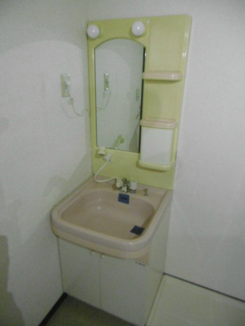 洗面設備　画像は202号室です（参考）