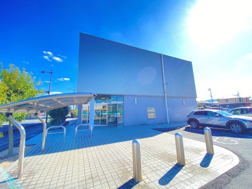 銀行　三十三銀行嬉野支店（銀行）まで496m