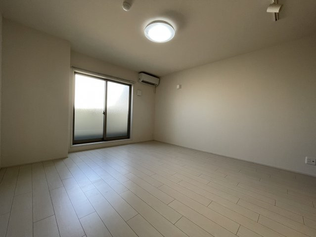 居室・リビング　明るくてきれいなお部屋です。