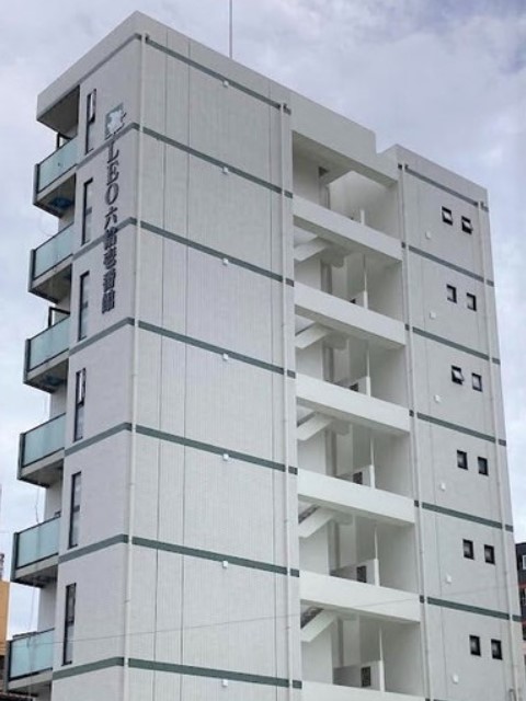 建物外観　８階建ての賃貸マンション