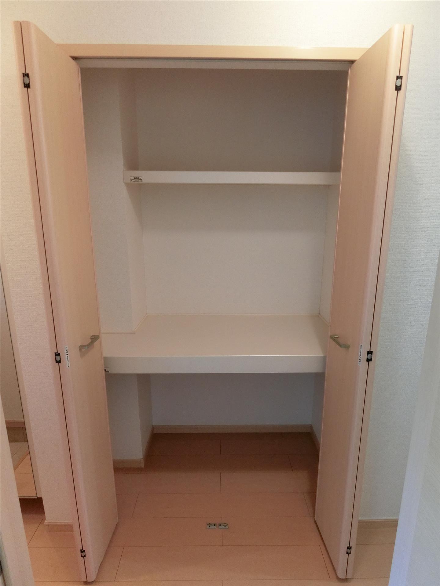 収納　整理整頓もしやすい中段付きの収納♪