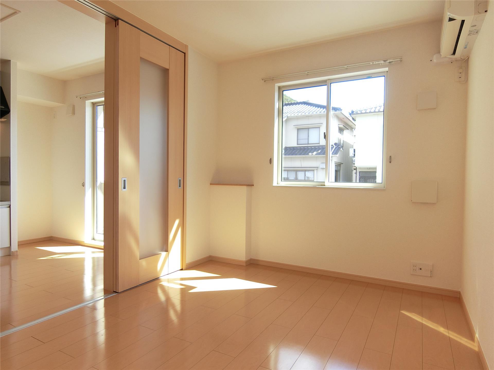その他部屋・スペース　ダイニングと続き間でお部屋を広く使える洋室6帖♪