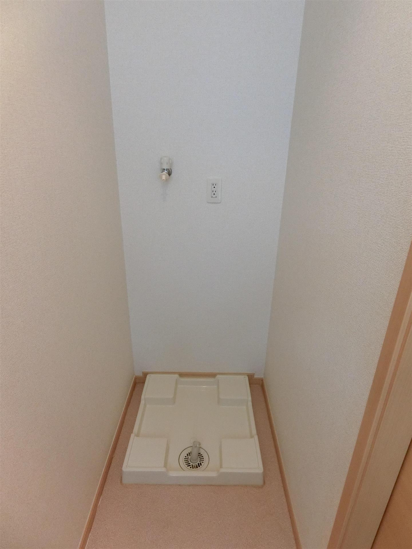 その他設備　防水パン付き洗濯機置場があります♪