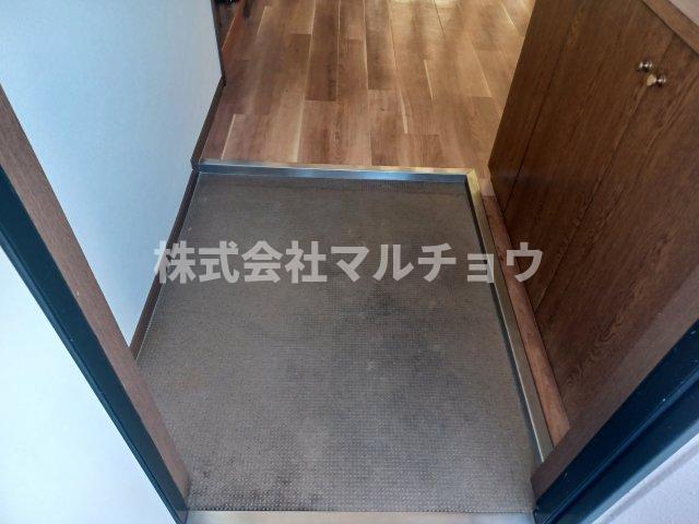 玄関　落ち着いた雰囲気の外観です