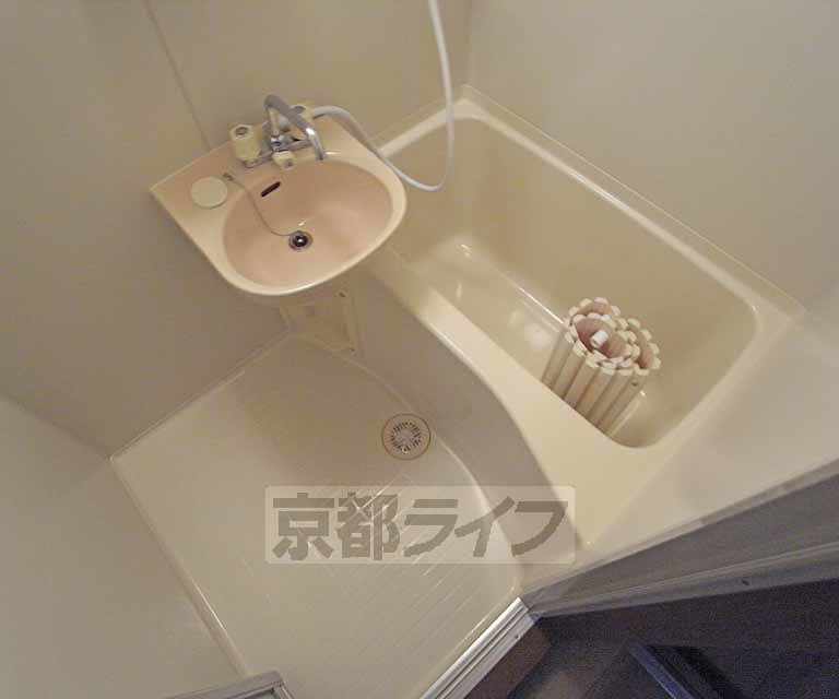 バス・シャワールーム　シンプルで使いやすそうなお風呂ですね。