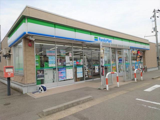 コンビニ　ファミリーマート高岡よつや店（コンビニ）まで633m