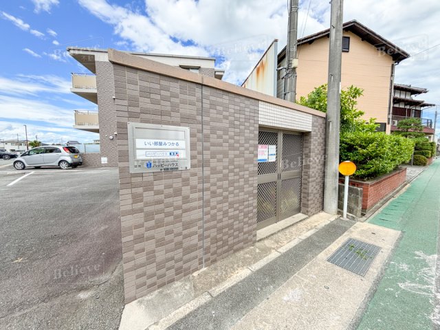 エントランス　便利な敷地内ゴミ置き場もあります☆