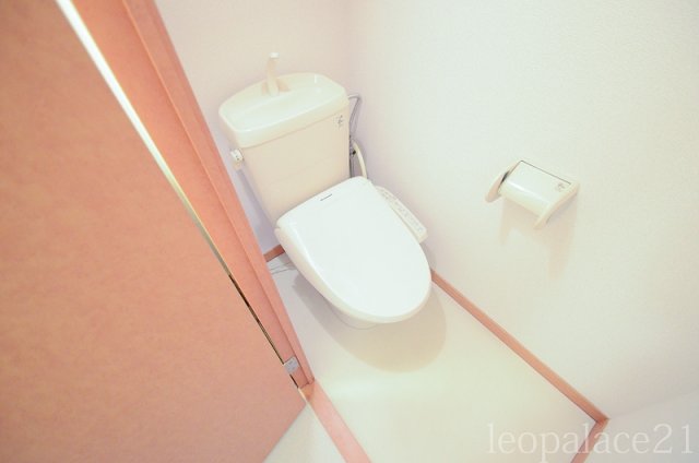 トイレ　実際のお部屋と異なる場合がございます。