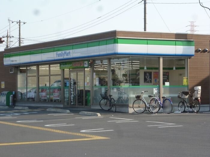 コンビニ　ファミリーマート川口南鳩ヶ谷一丁目店（コンビニ）まで520m