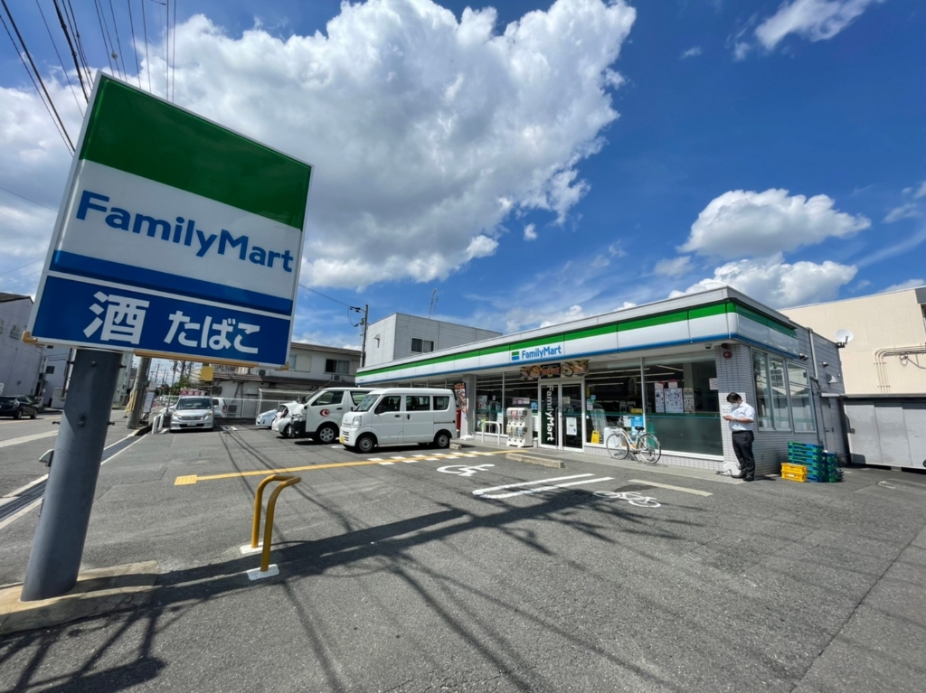 コンビニ　ファミリーマート 枚方長尾家具町店（コンビニ）まで657m