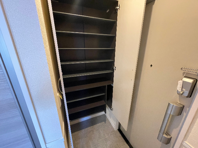 玄関　下駄箱付き玄関です