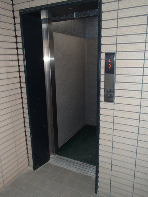 その他共有部分　エレベーター☆荷物があってもラクラクです♪