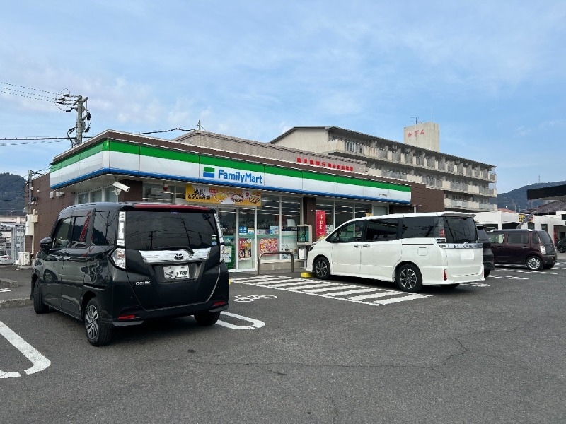 コンビニ　ファミリーマートはとや新町店（コンビニ）まで545m