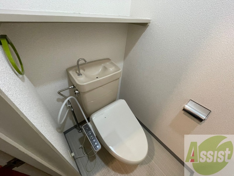 トイレ　ウォシュレット機能がついたトイレ。安心して使用できますね。