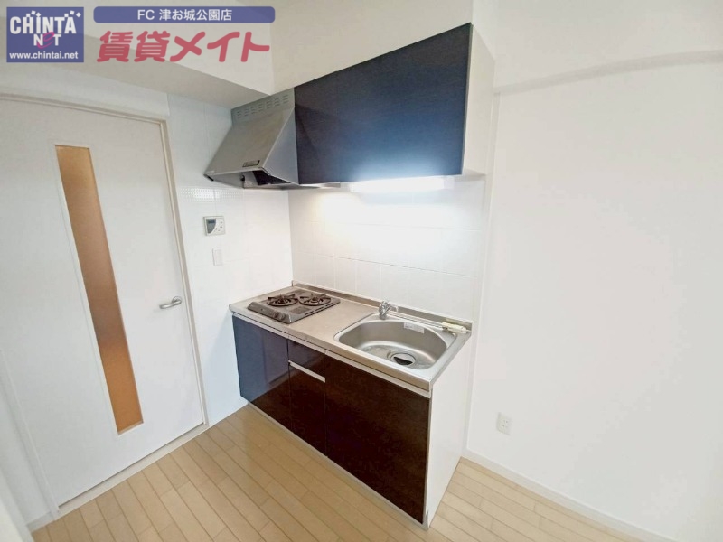 キッチン　同物件別部屋写真