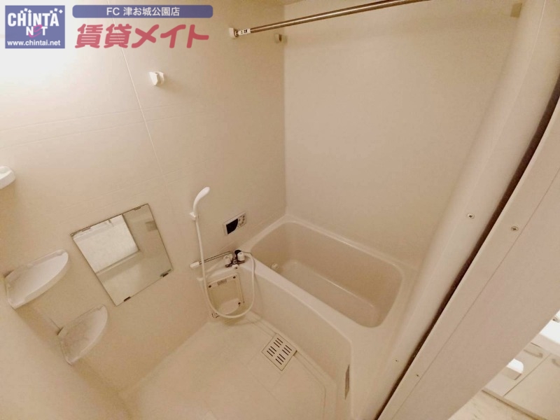 バス・シャワールーム　同物件別部屋写真