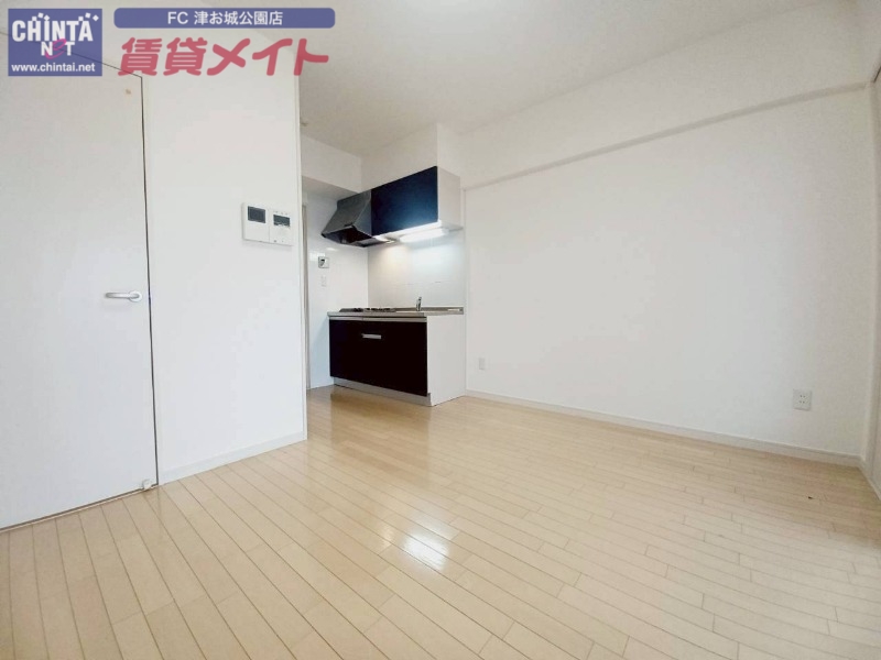 居室・リビング　同物件別部屋写真