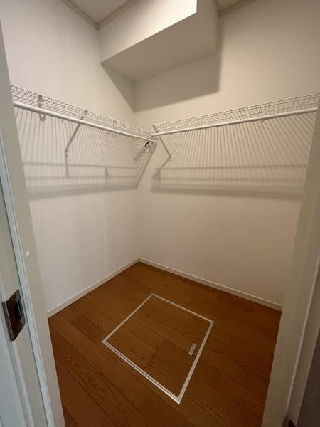 収納　ウォークインクローゼットです