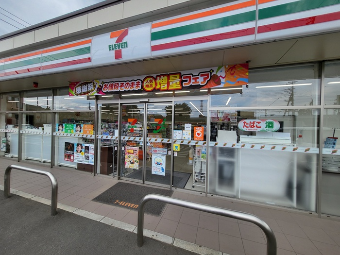 コンビニ　セブンイレブン（コンビニ）まで224m