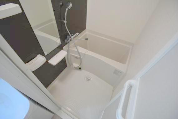 バス・シャワールーム　ゆったりと入るなら、お風呂とトイレとは別々が嬉しいですよね。