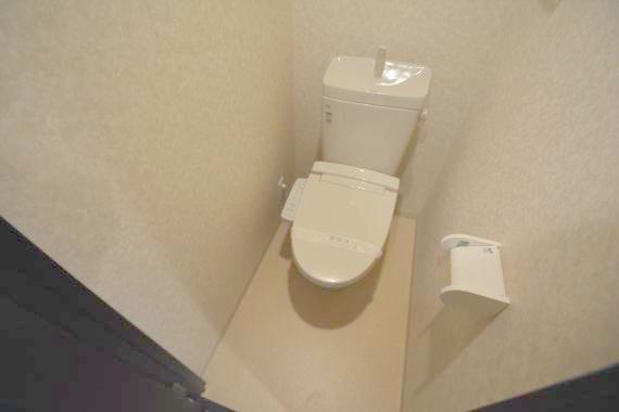 トイレ　綺麗なトイレにはウォシュレット標準装備です。