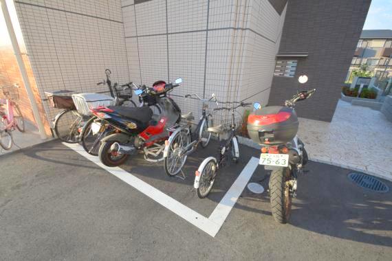 駐車場　あなたの大事な自転車も安心してとめることができますね。