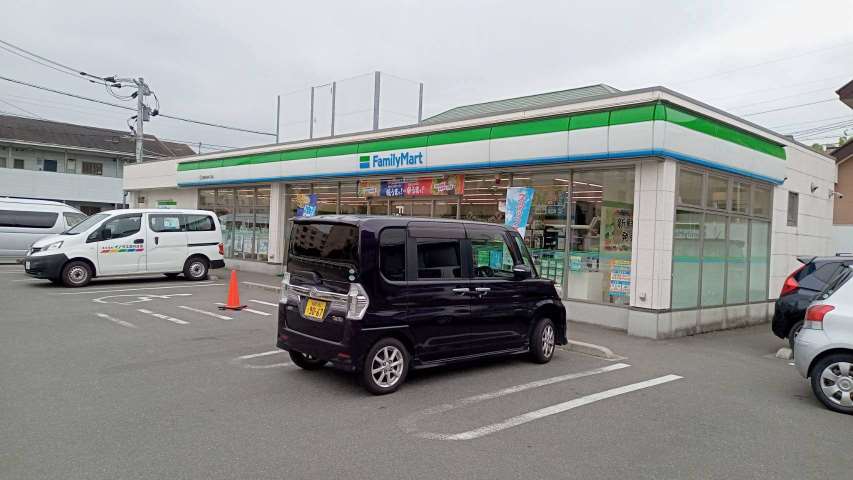 コンビニ　ファミリーマート福岡弥永４丁目店（コンビニ）まで620m