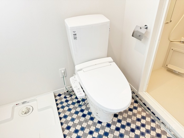 トイレ　温水洗浄便座付きトイレです♪