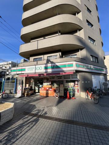 コンビニ　ローソンストア１００（コンビニ）まで93m