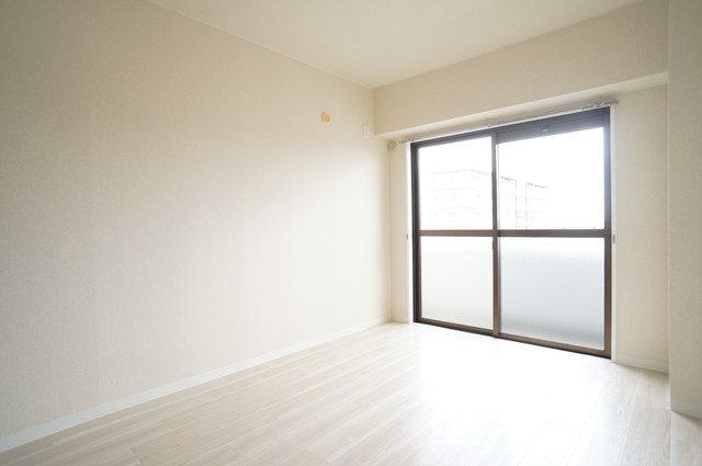 居室・リビング　同物件別部屋です