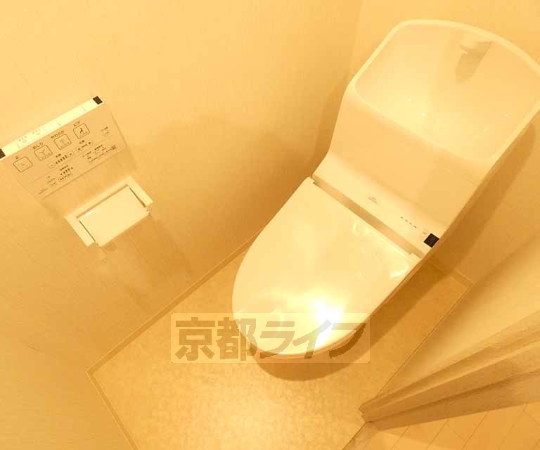 トイレ　ウォシュレット付きです。