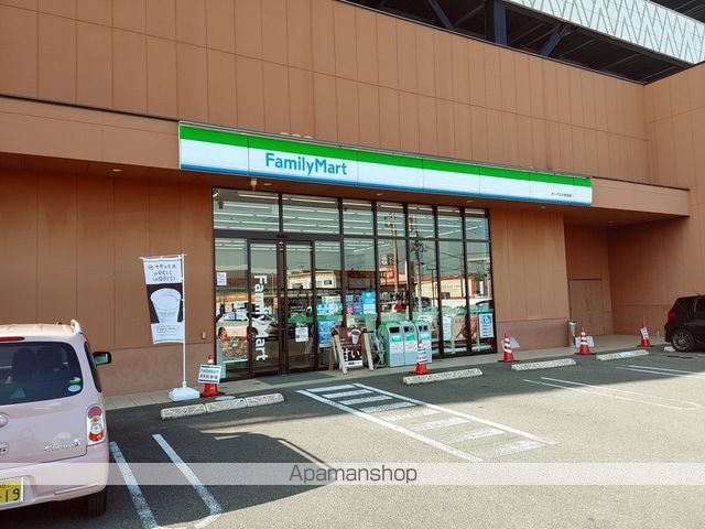 コンビニ　ファミリーマート（コンビニ）まで169m