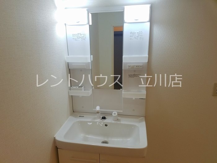 洗面設備　同マンション別部屋参考写真です