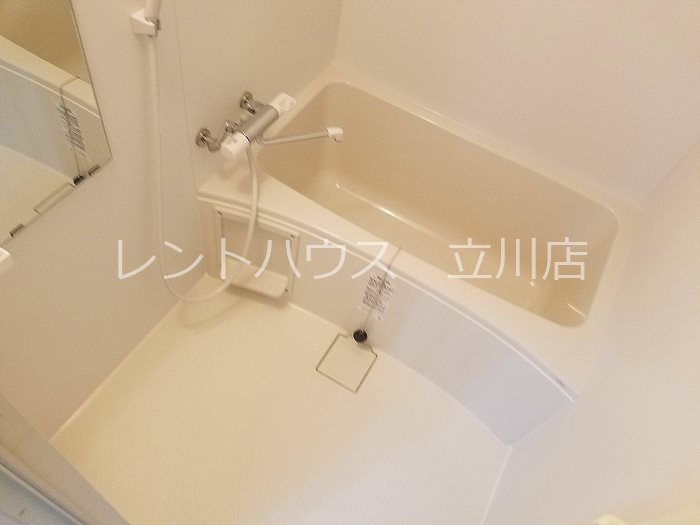 バス・シャワールーム　同マンション別部屋参考写真です