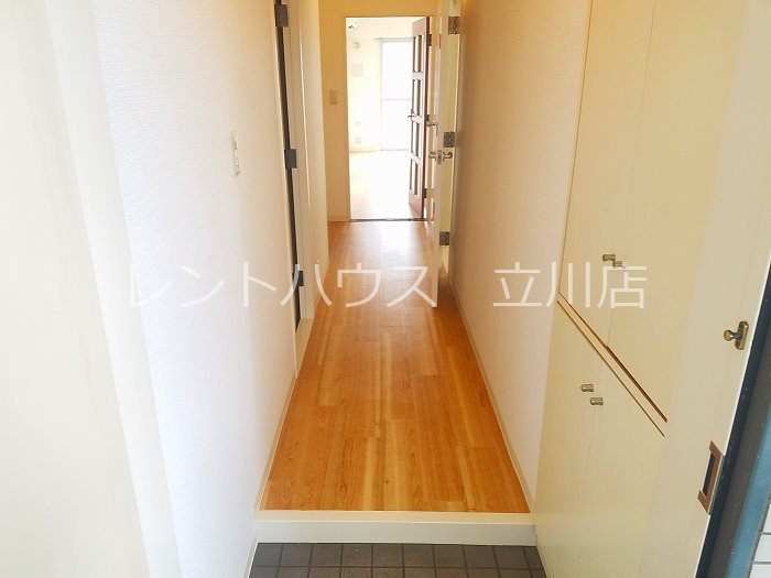 玄関　同マンション別部屋参考写真です