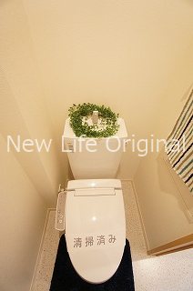 トイレ　あると嬉しい温水洗浄便座付き。