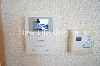 セキュリティ　来訪者を確認出来るモニター付きのインターホンで安心。