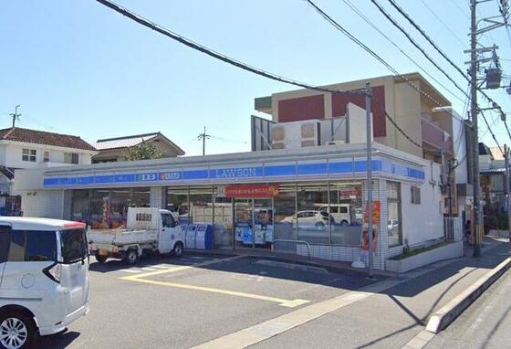 コンビニ　ローソン池田石橋三丁目店（コンビニ）まで215m