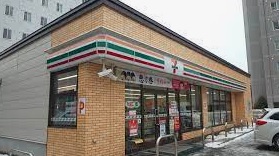 コンビニ　セブンイレブン札幌北7条西12丁目店（コンビニ）まで566m
