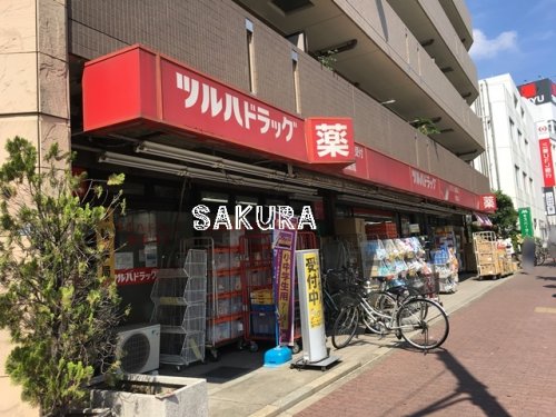 ドラックストア　ツルハドラッグ 新城駅前店（ドラッグストア）まで585m