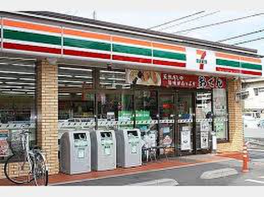 コンビニ　セブンイレブン（コンビニ）まで243m