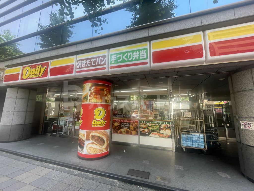 コンビニ　デイリーヤマザキ台東蔵前駅前店（コンビニ）まで80m