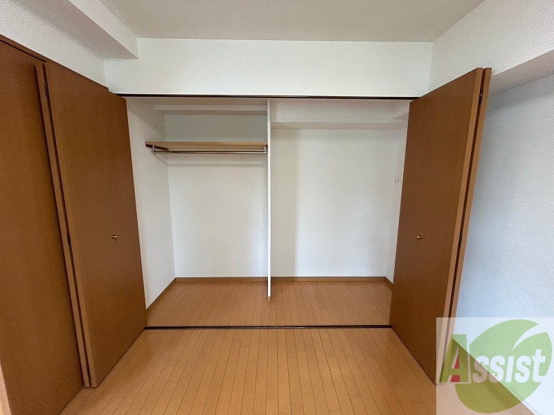 収納　クローゼットは奥行きもあり、荷物が多い方でも安心です。